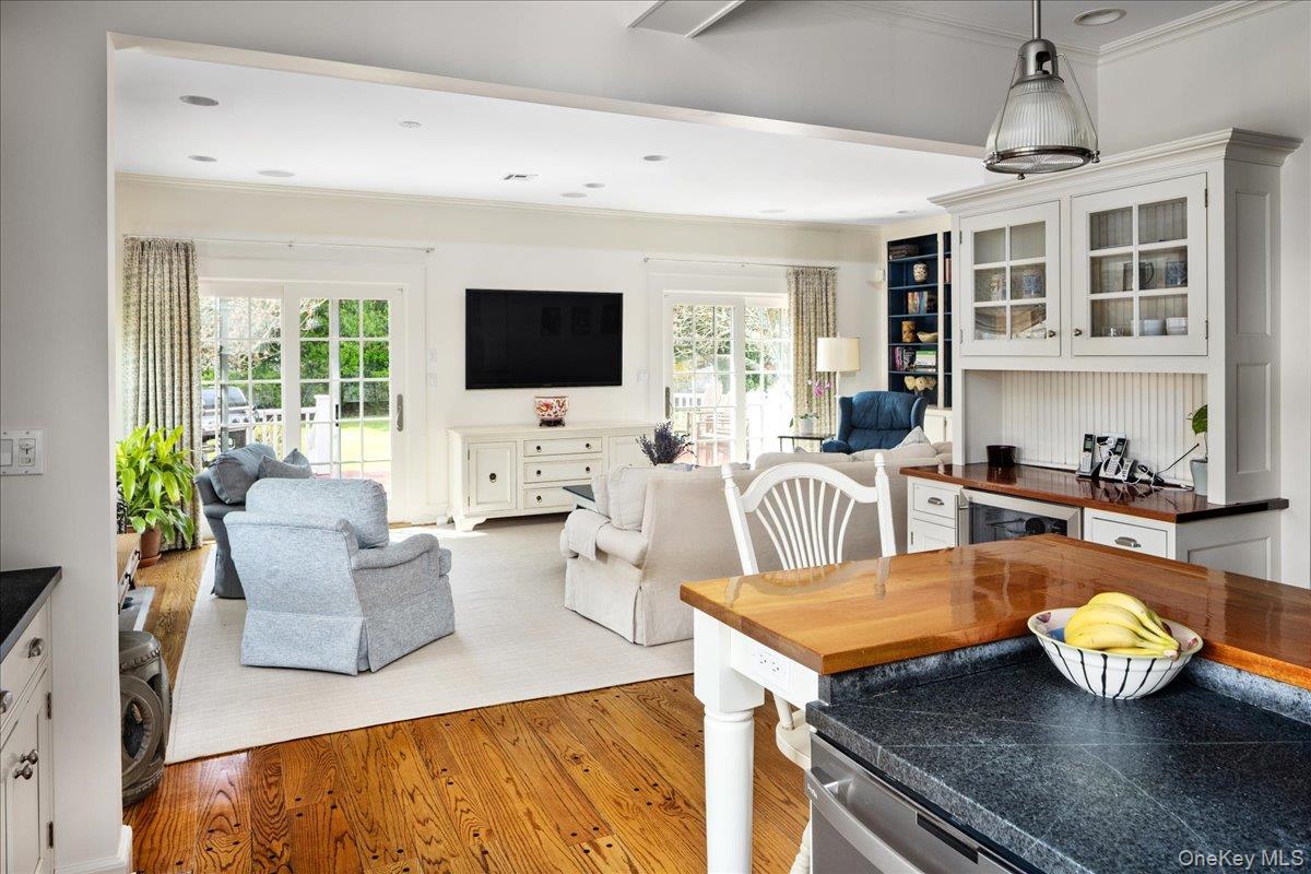 16 Middle Drive