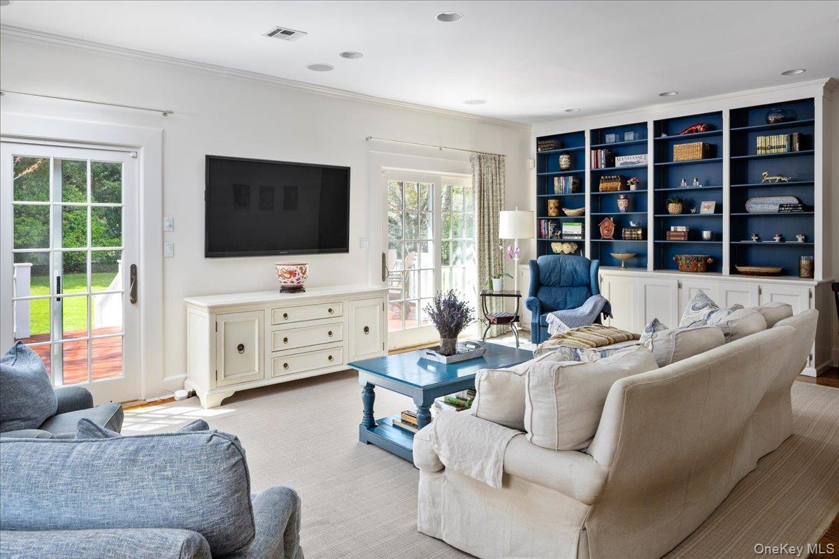 16 Middle Drive