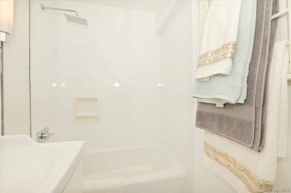 25 CANTERBURY Road Unit: 3-H