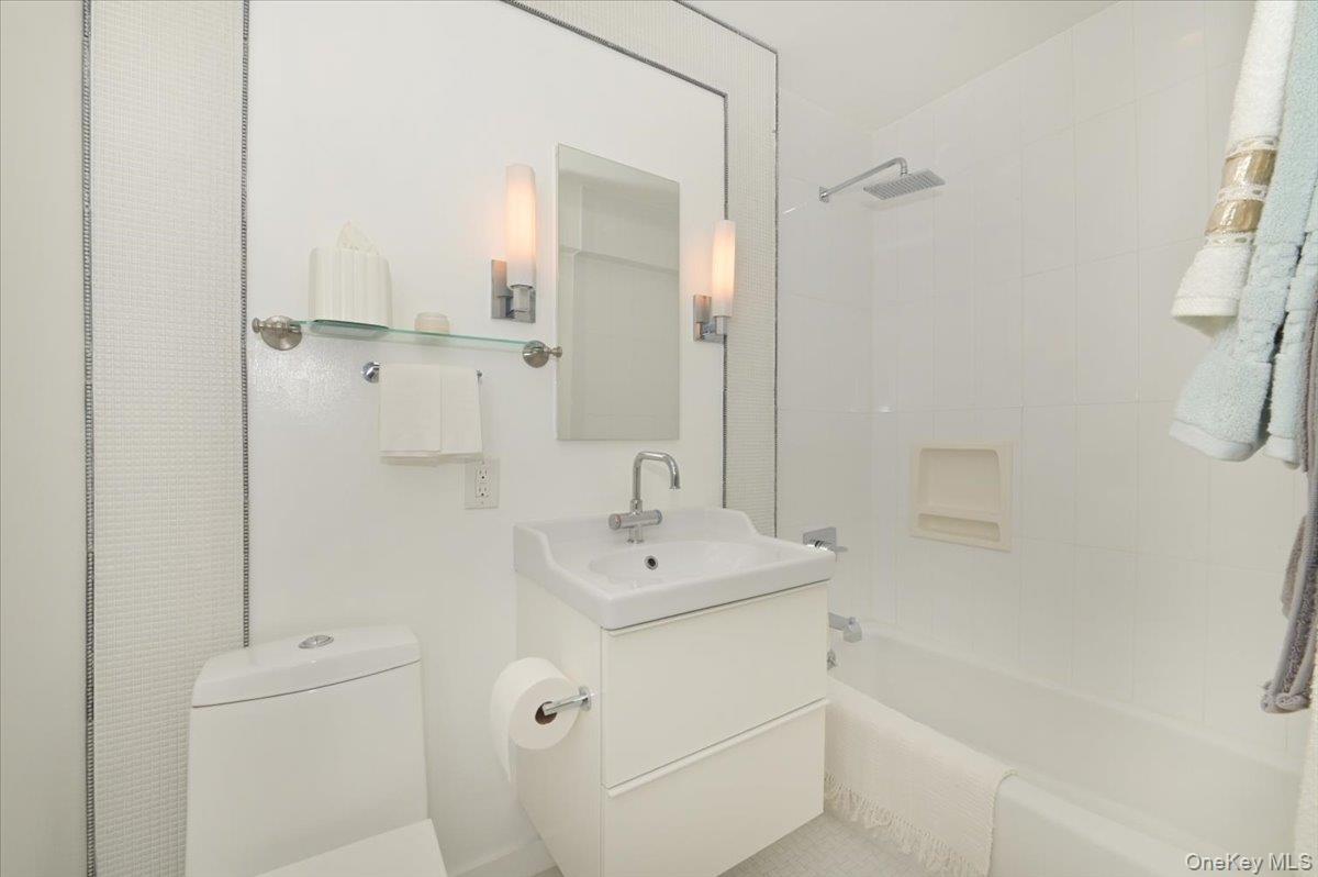 25 CANTERBURY Road Unit: 3-H