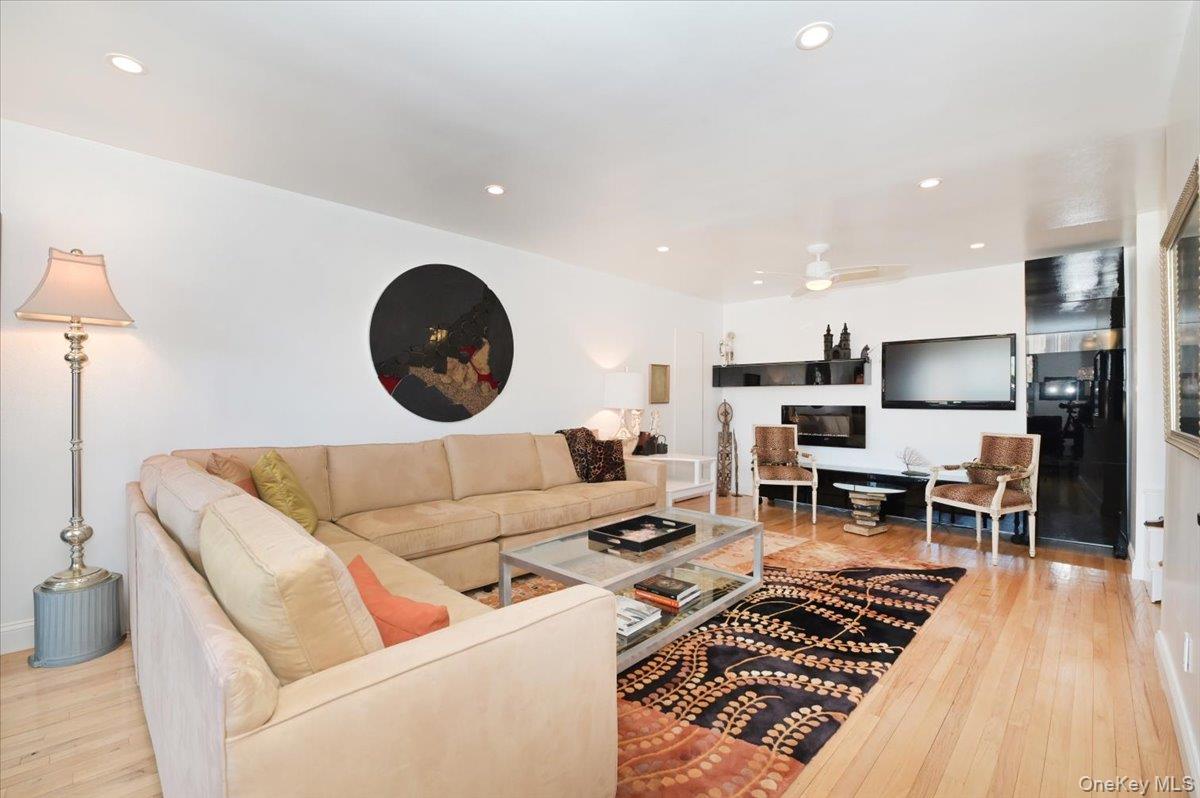 25 CANTERBURY Road Unit: 3-H