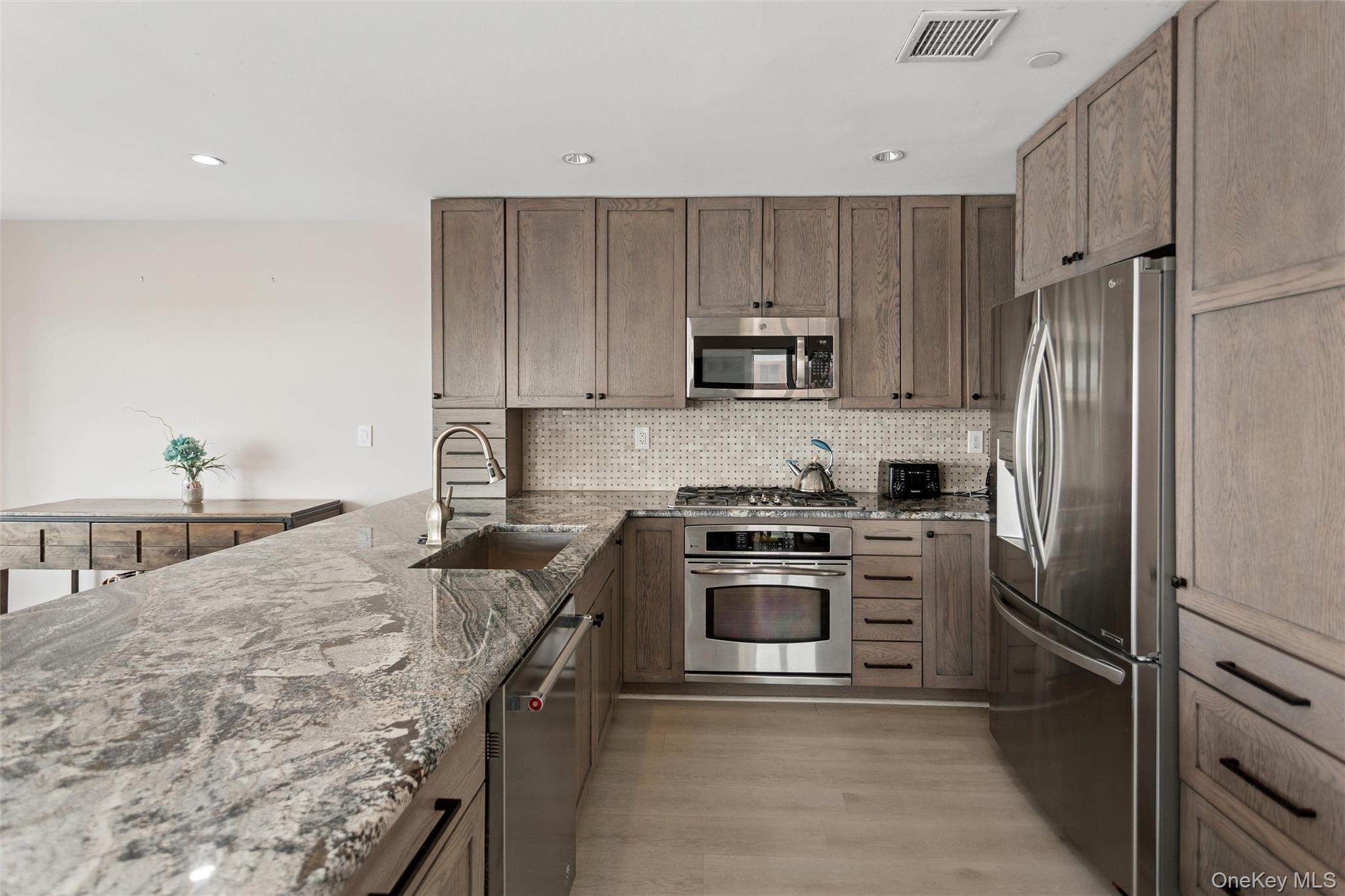260 W Broadway Unit: 7A
