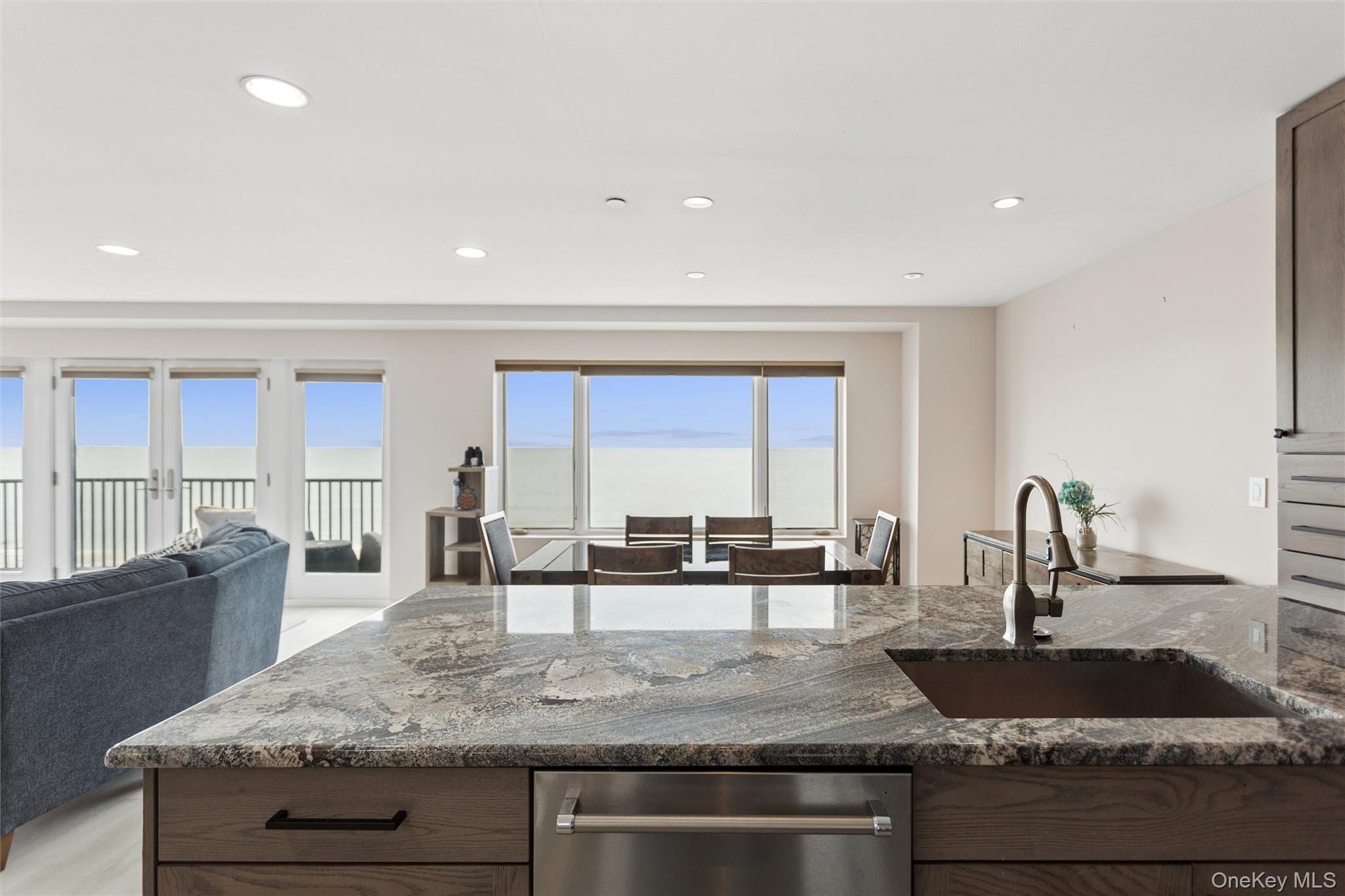 260 W Broadway Unit: 7A