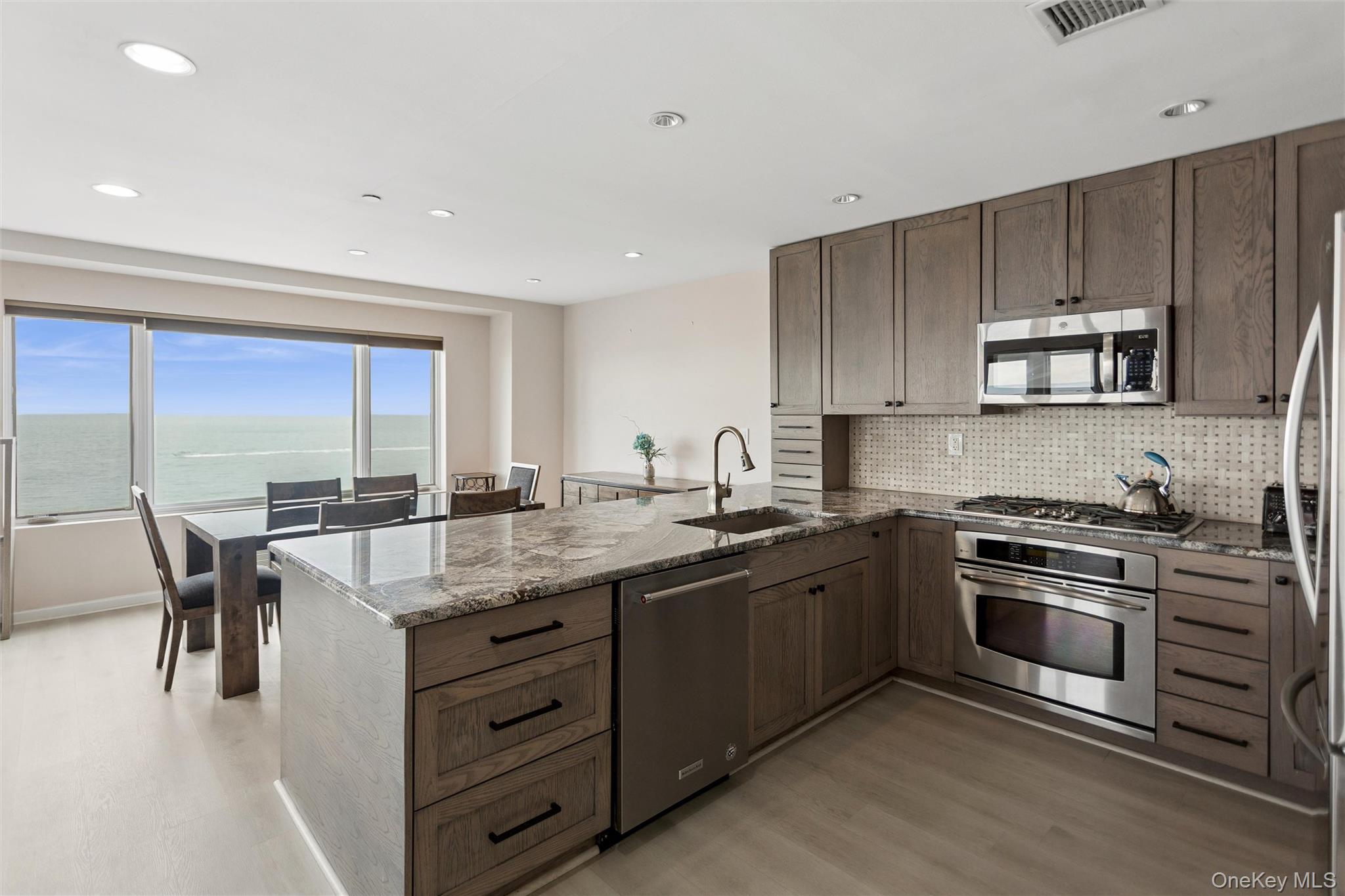 260 W Broadway Unit: 7A