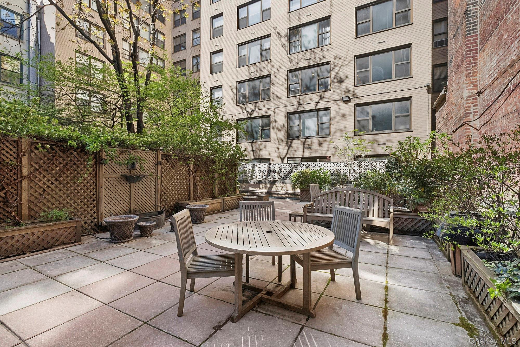 130 E 18th Street Unit: 10V