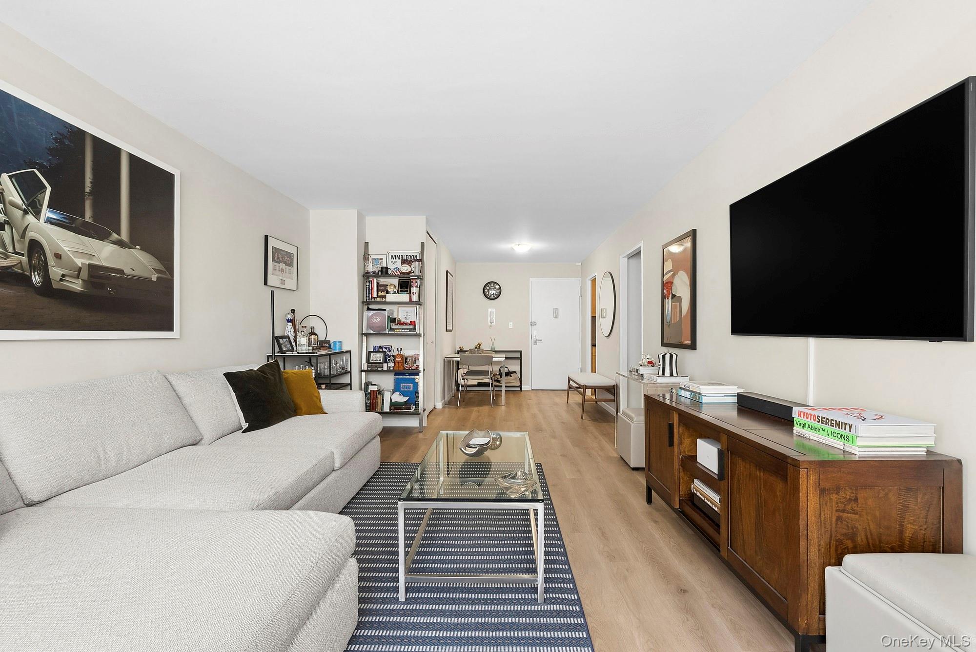 130 E 18th Street Unit: 10V