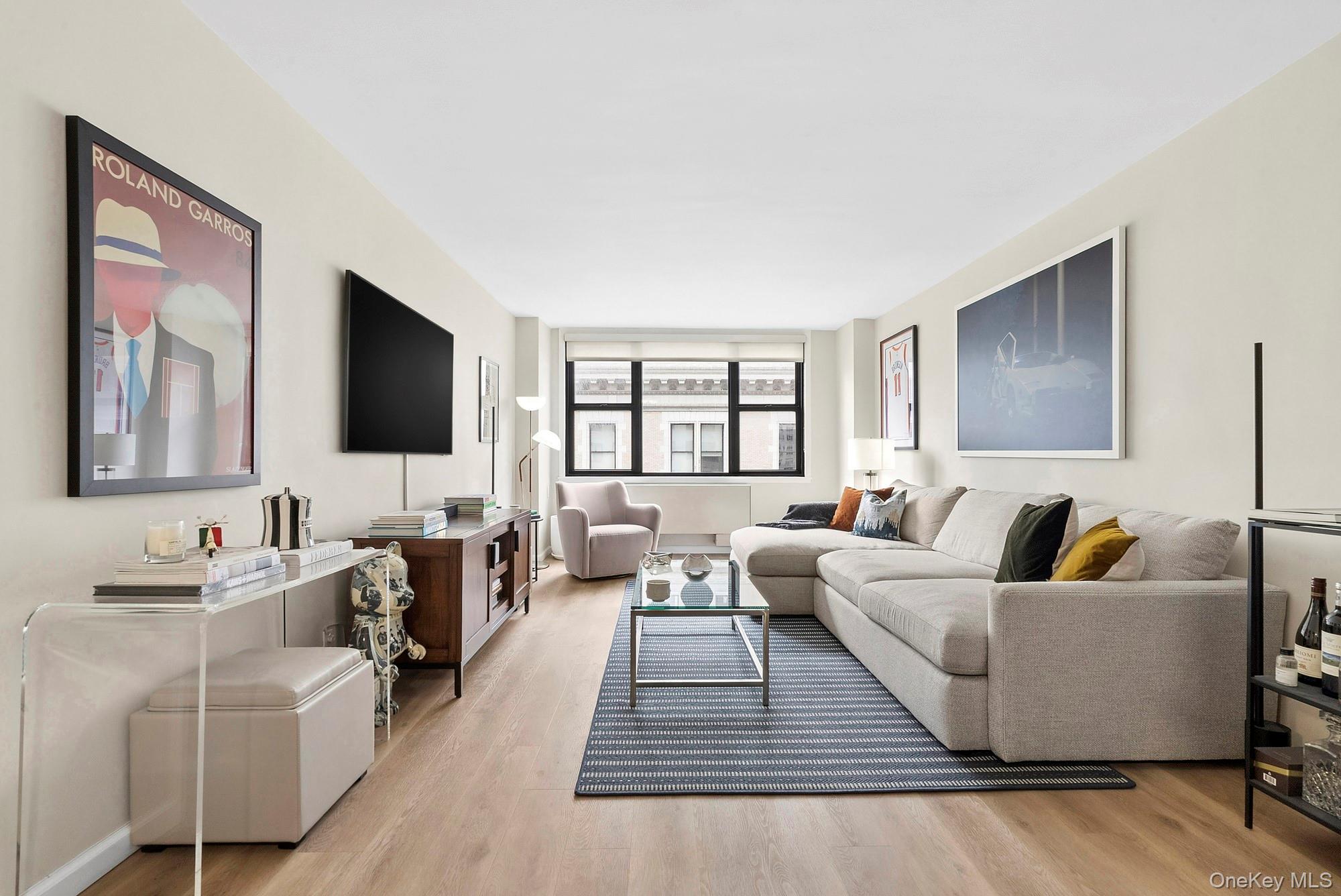 130 E 18th Street Unit: 10V