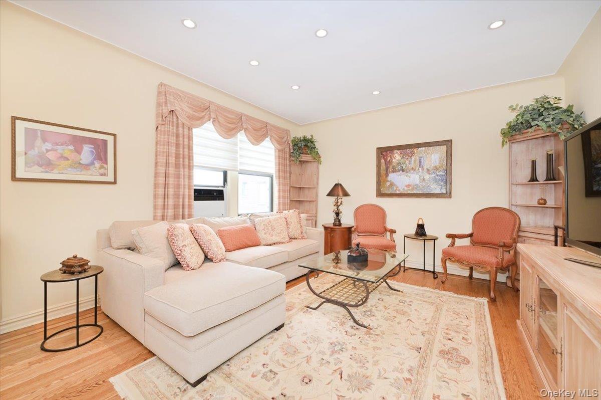 21 Barstow Road Unit: 6-L