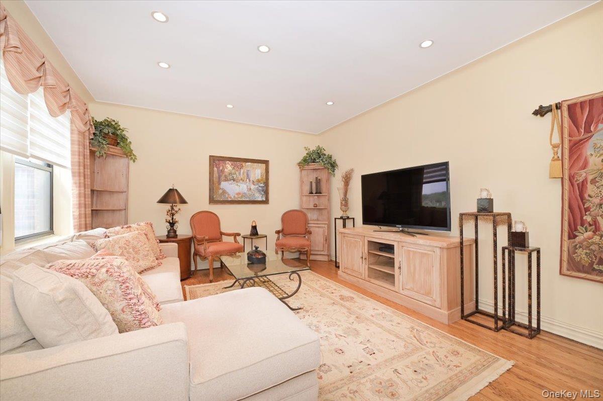 21 Barstow Road Unit: 6-L