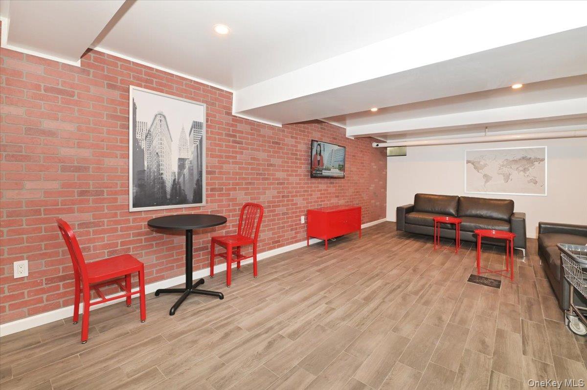 21 Barstow Road Unit: 6-L