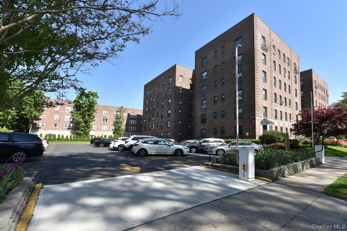 21 Barstow Road Unit: 6-L