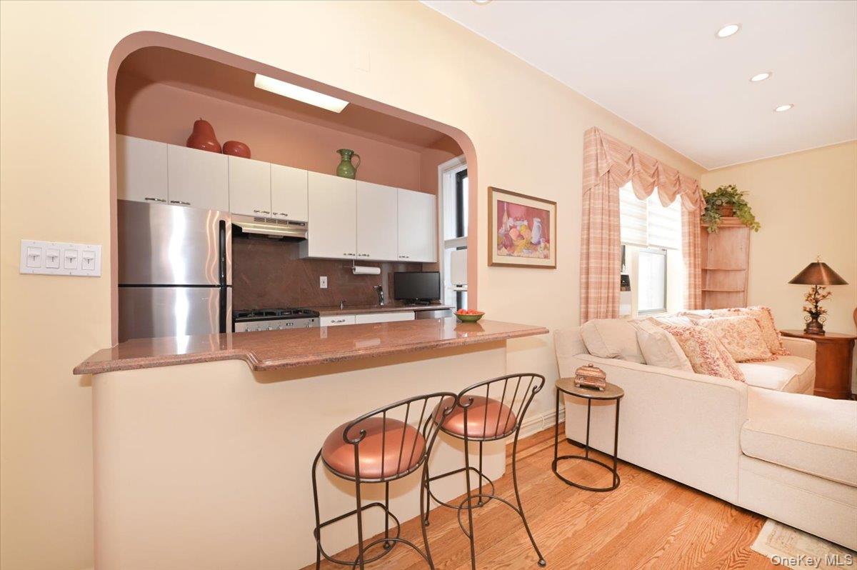 21 Barstow Road Unit: 6-L