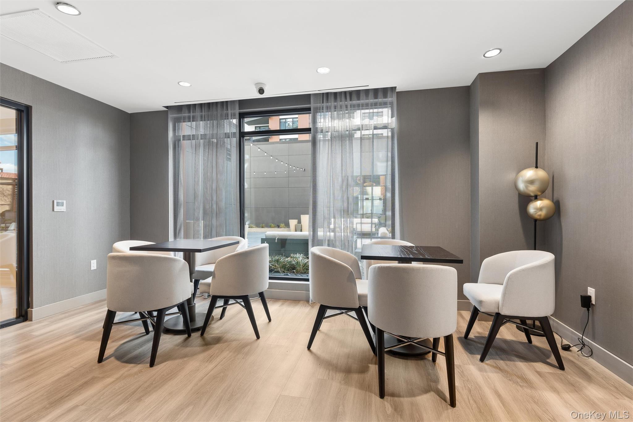 140 Boardwalk Unit: 905