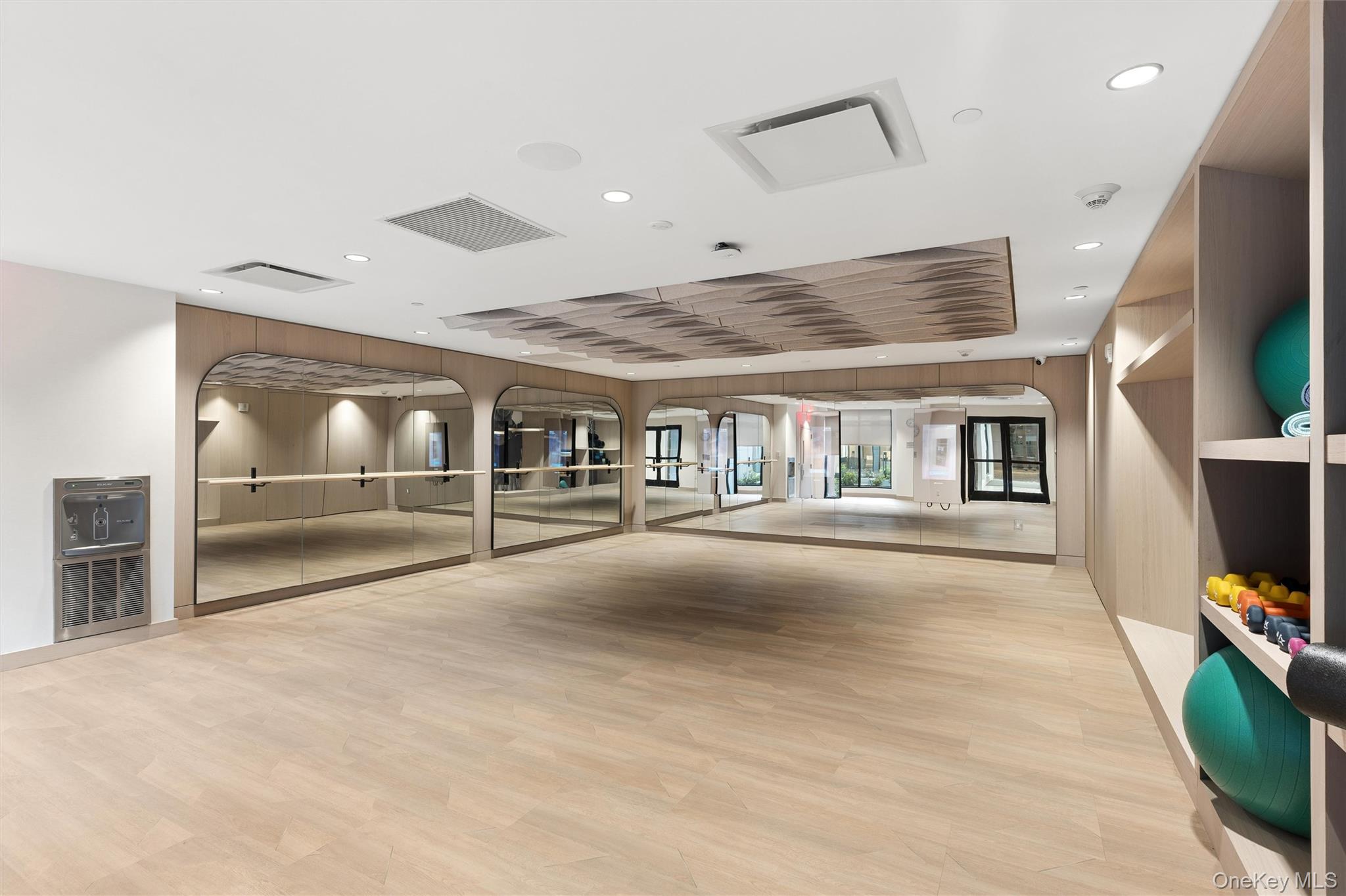 140 Boardwalk Unit: 905