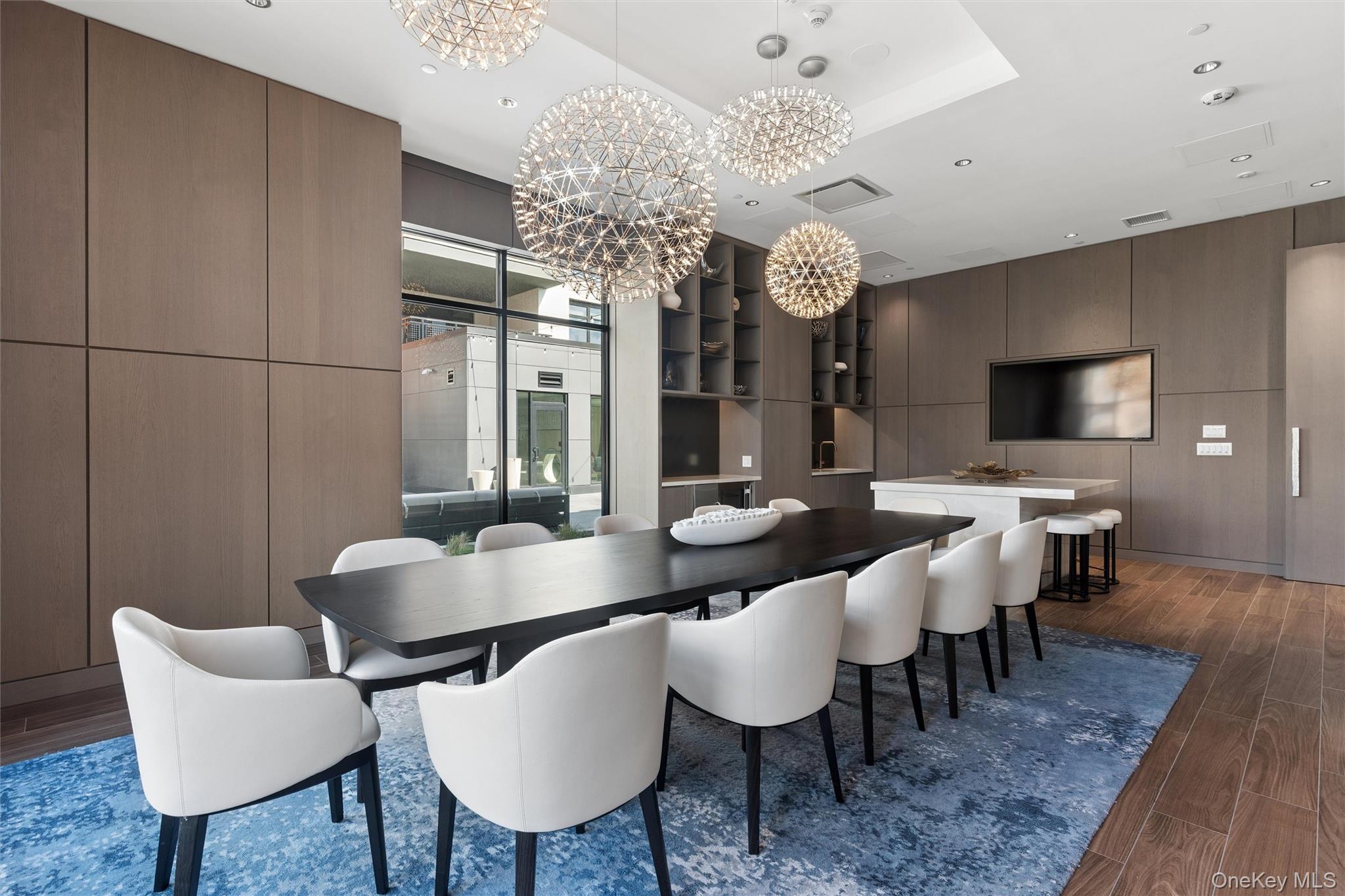 140 Boardwalk Unit: 905