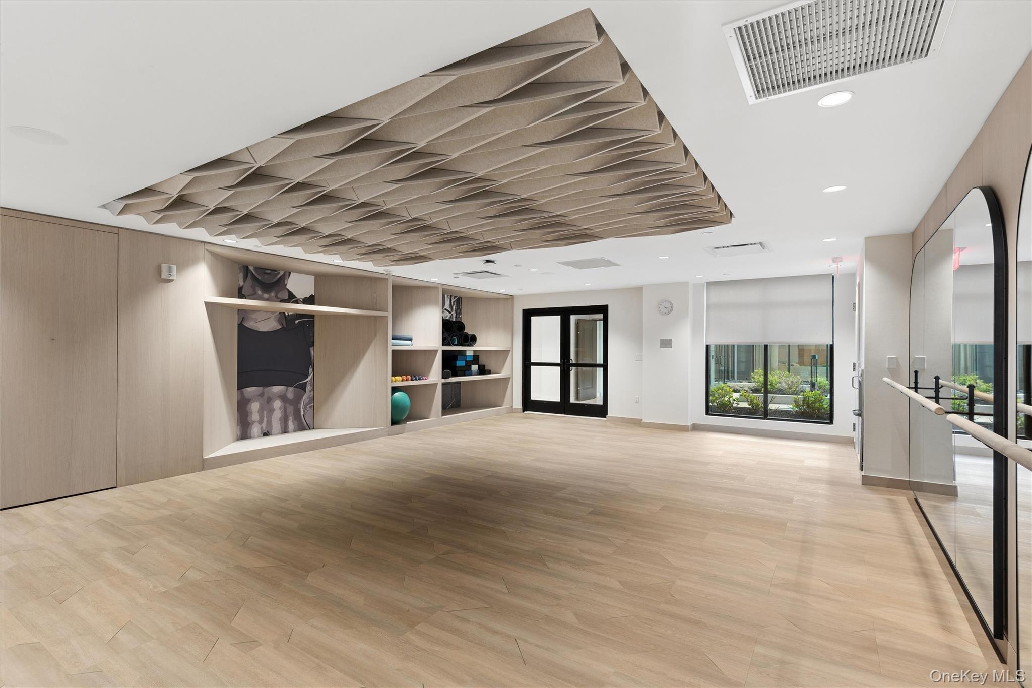 140 Boardwalk Unit: 905