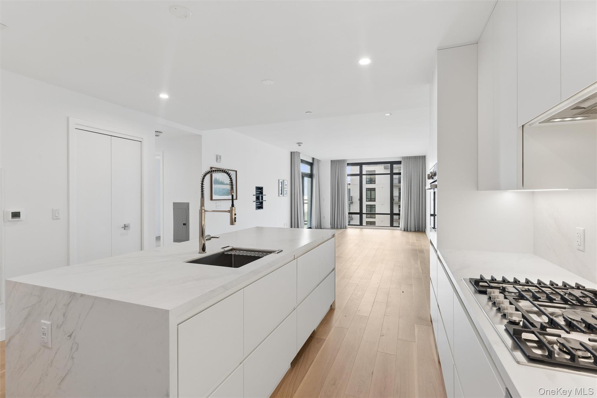 140 Boardwalk Unit: 905