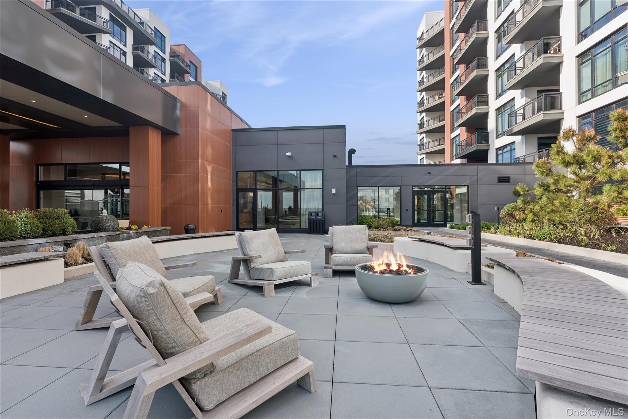 140 Boardwalk Unit: 905