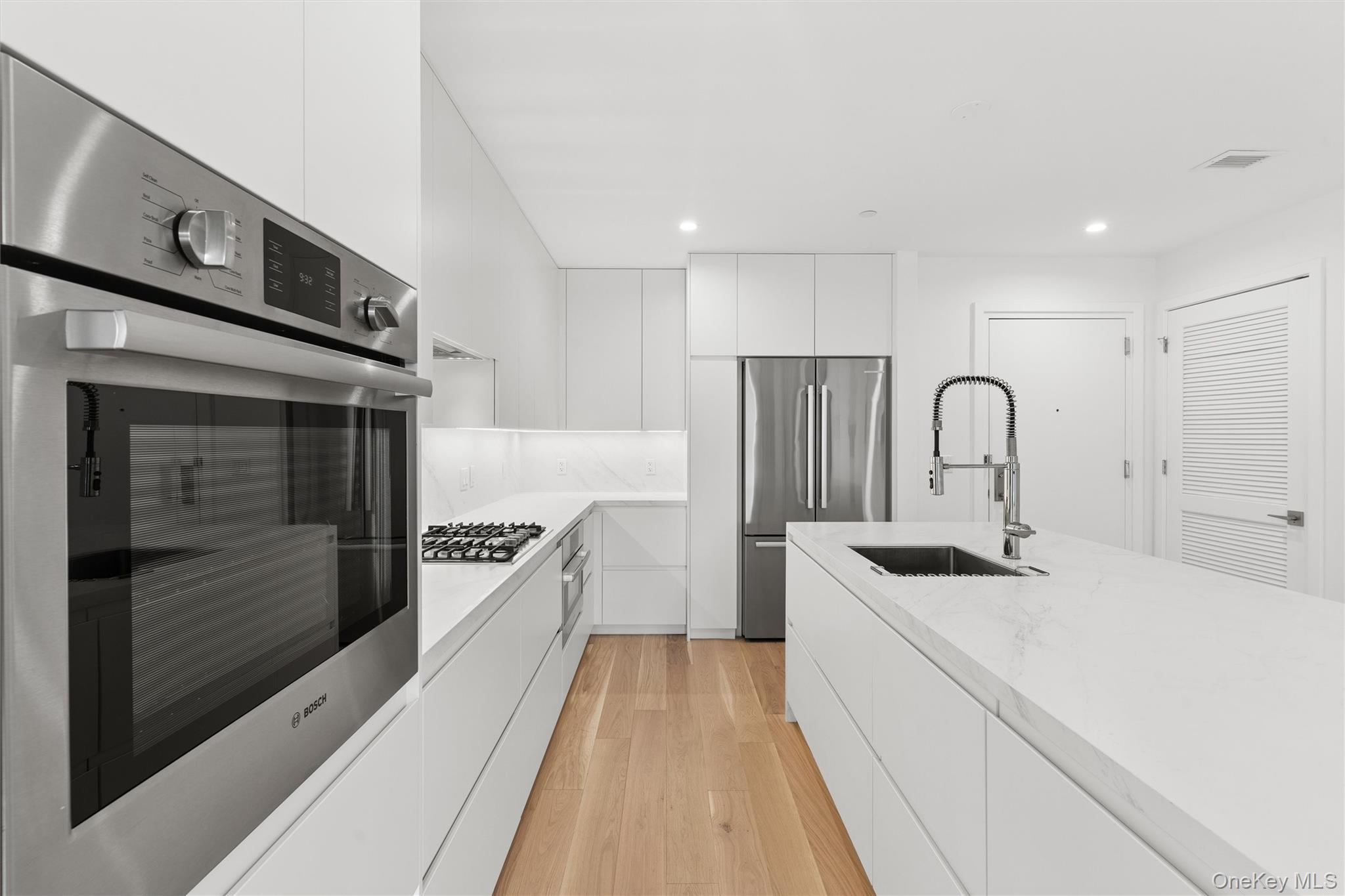 140 Boardwalk Unit: 905