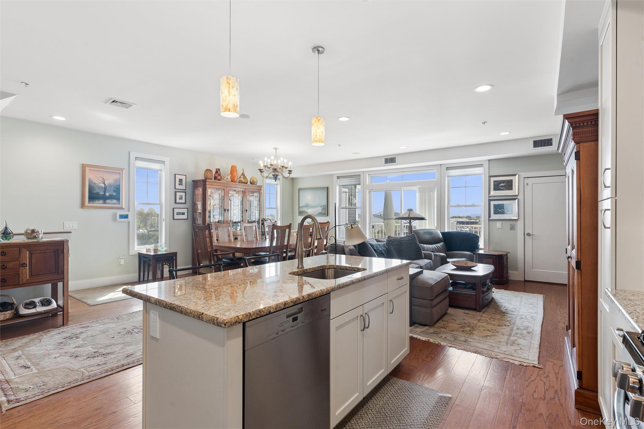 332 Marina Pointe Drive Unit: 332