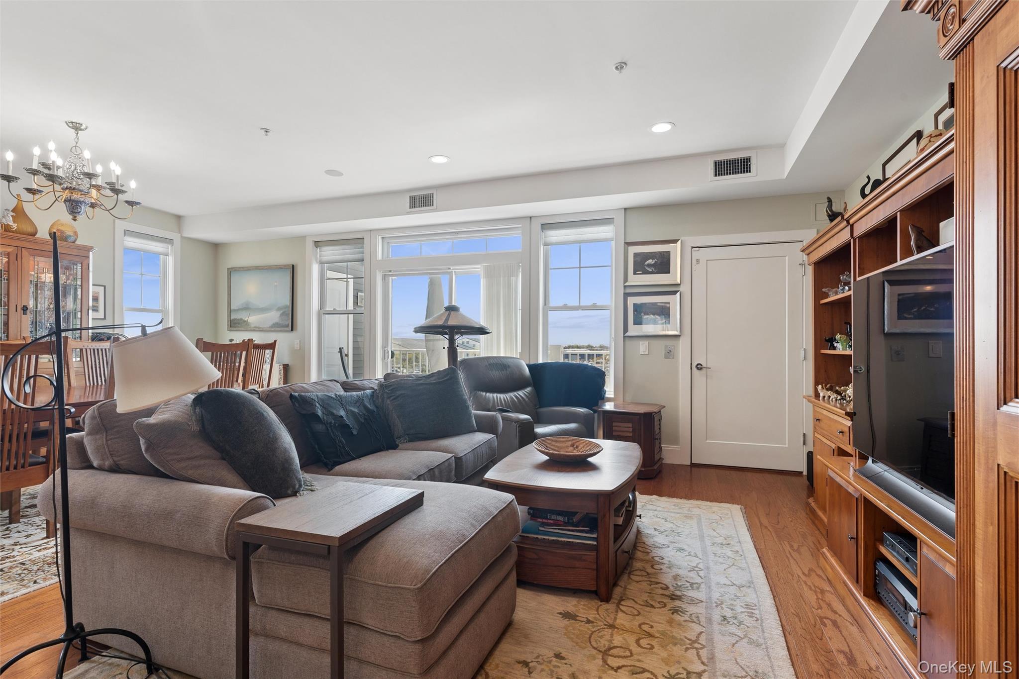 332 Marina Pointe Drive Unit: 332