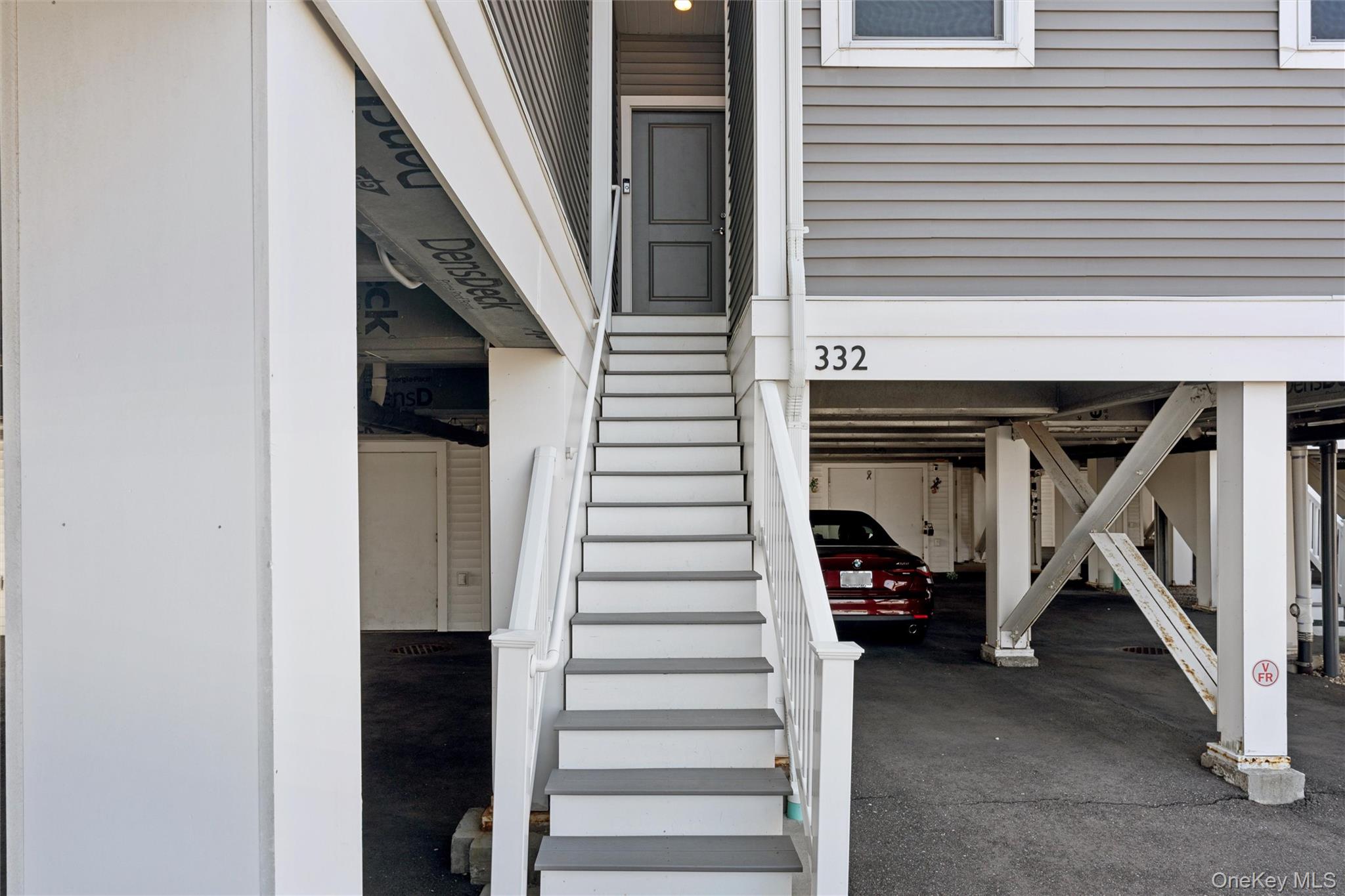 332 Marina Pointe Drive Unit: 332