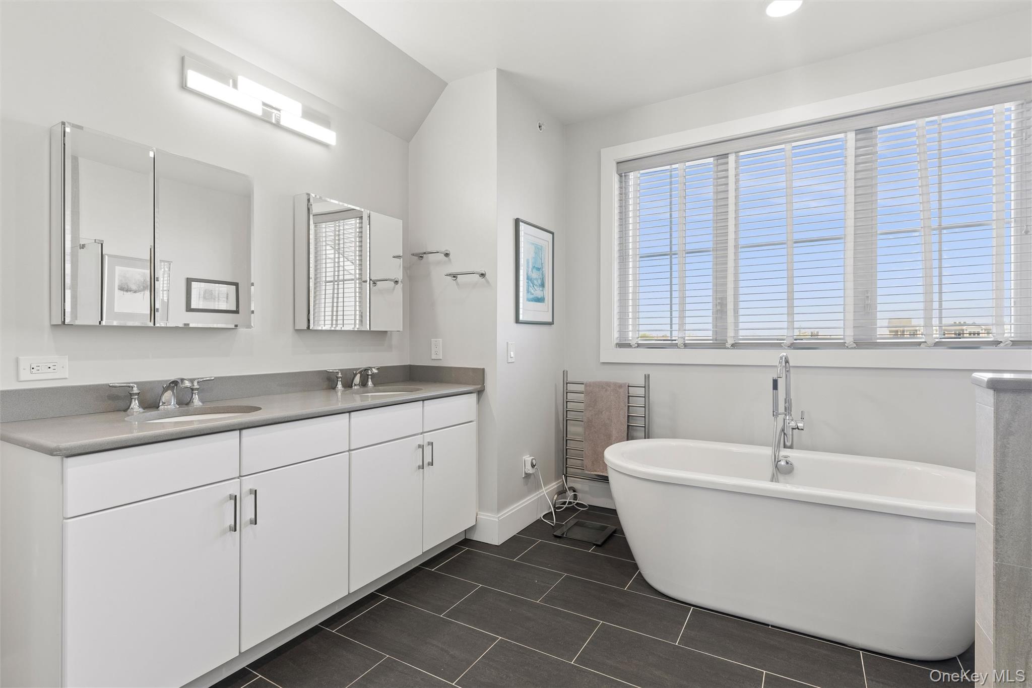 332 Marina Pointe Drive Unit: 332