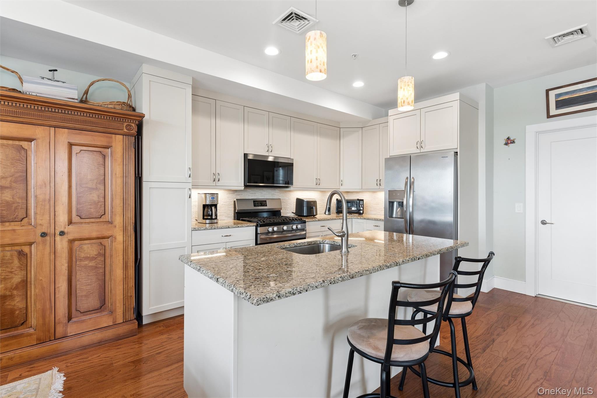332 Marina Pointe Drive Unit: 332