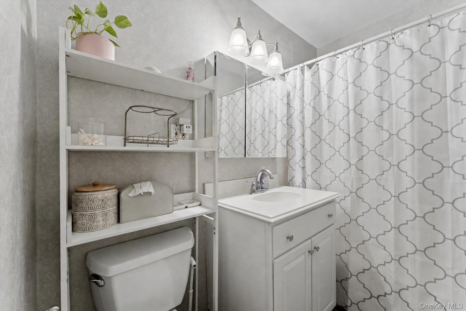323 Hicksville Road Unit: 4
