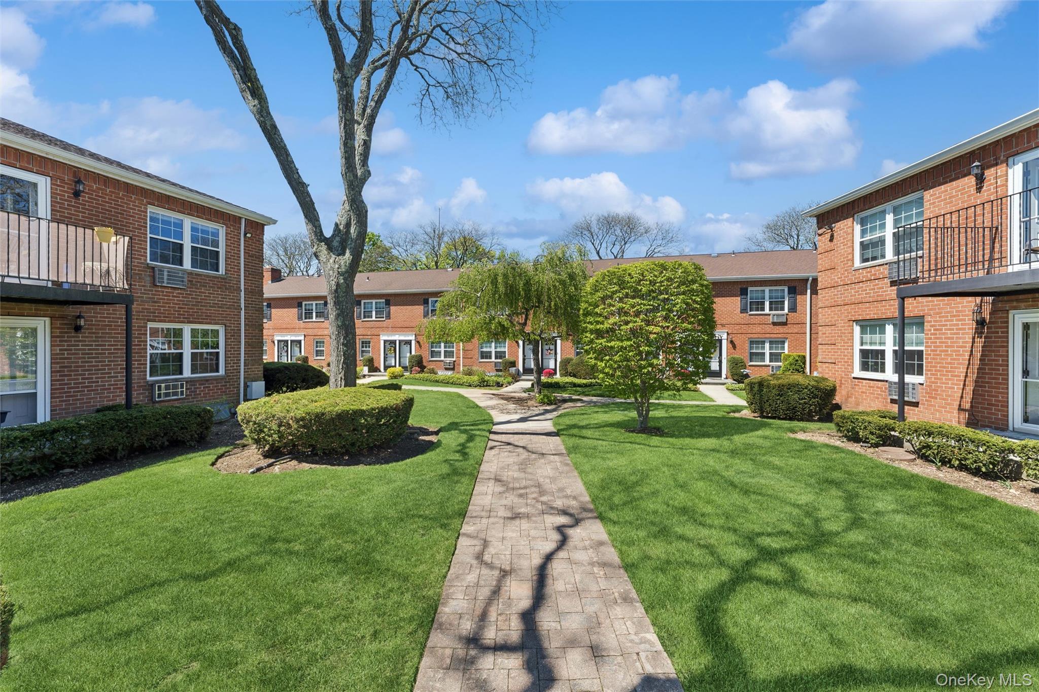 323 Hicksville Road Unit: 4