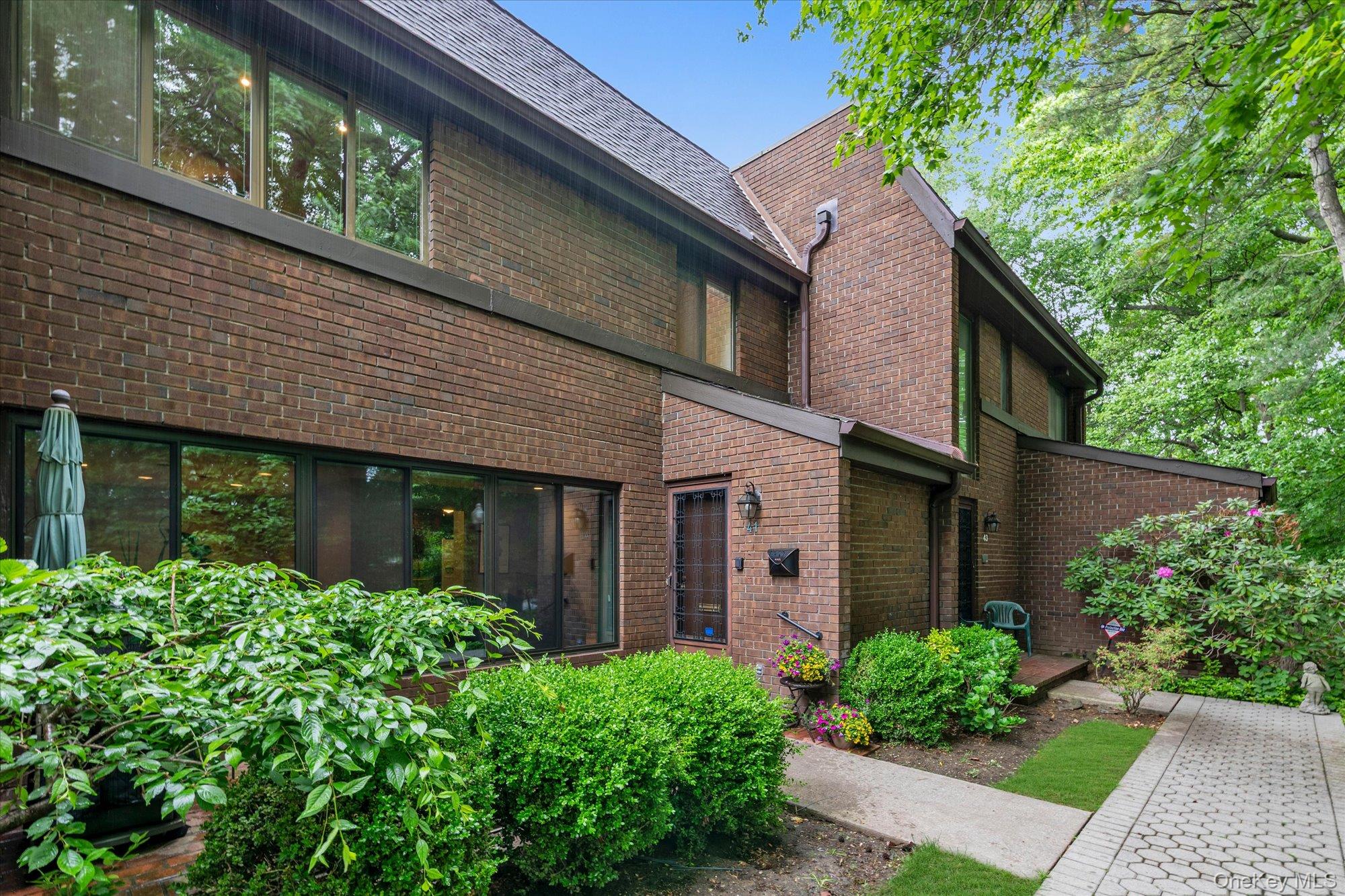 41 Spring Hollow