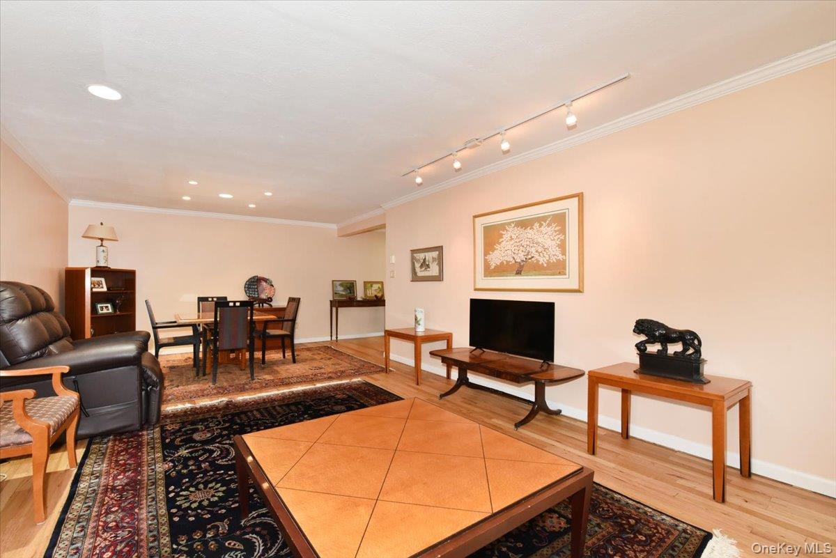 180 S MIDDLE NECK Road Unit: 3-K