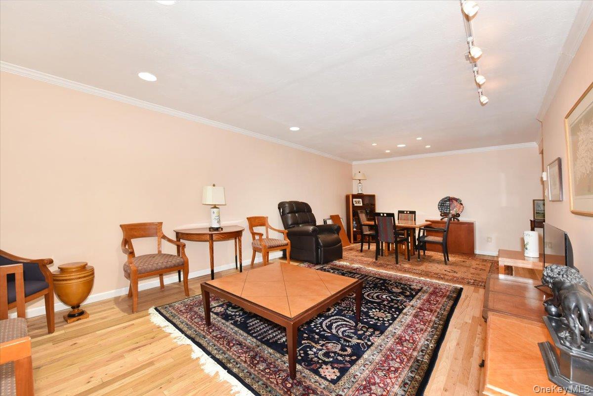 180 S MIDDLE NECK Road Unit: 3-K