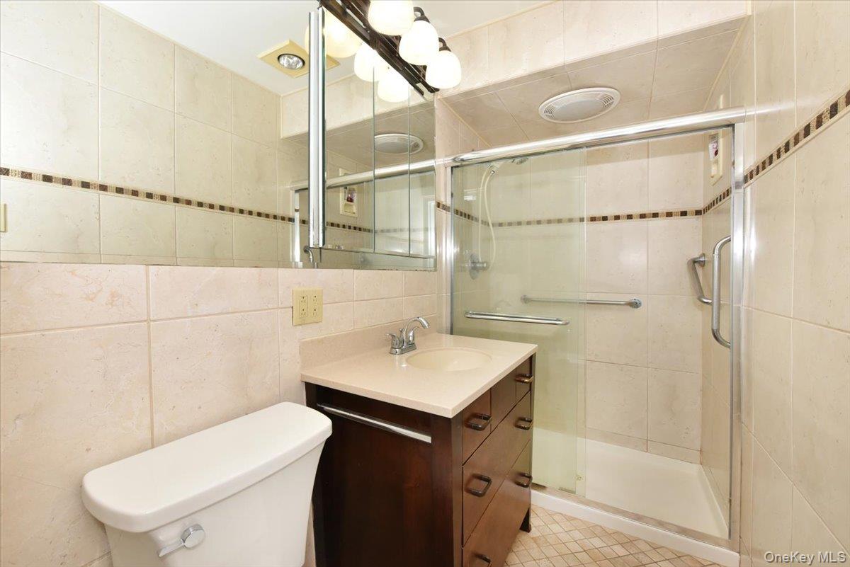 180 S MIDDLE NECK Road Unit: 3-K