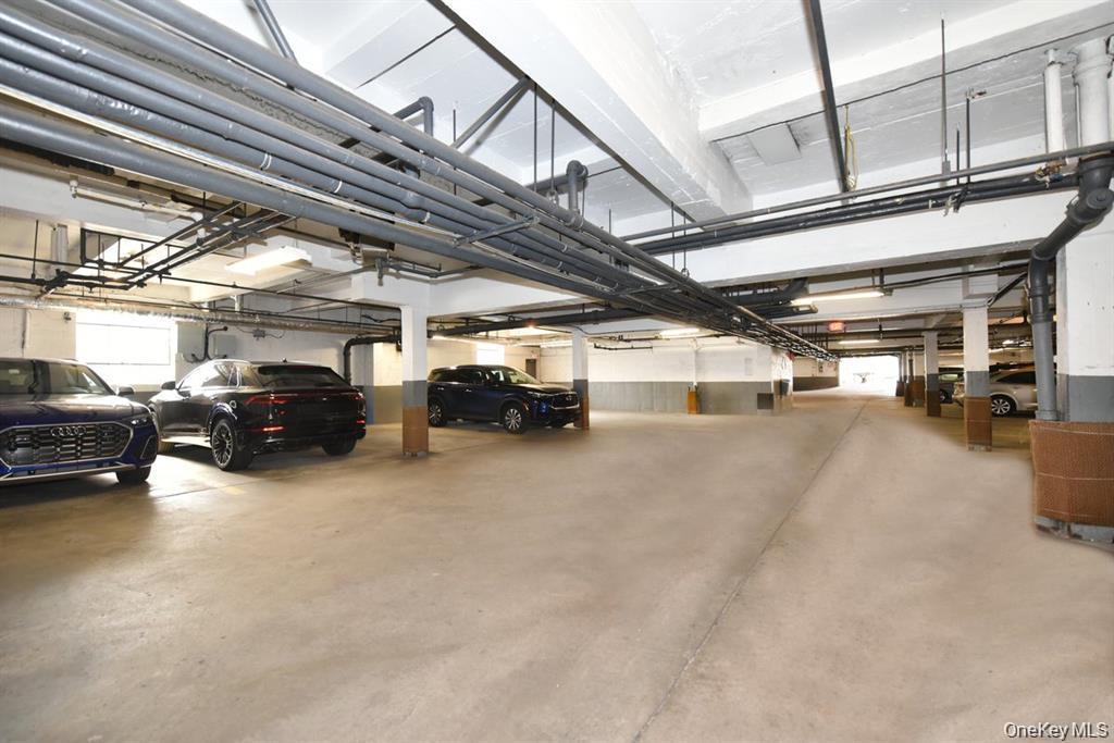 180 S MIDDLE NECK Road Unit: 3-K