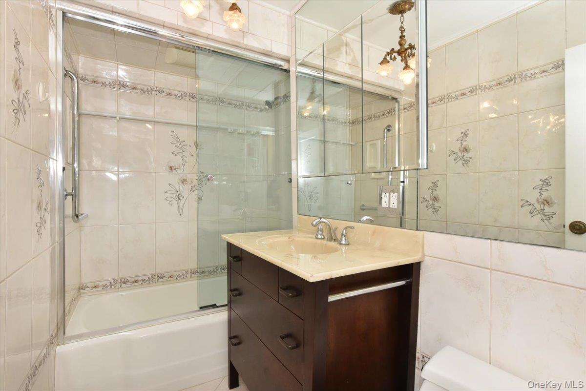 180 S MIDDLE NECK Road Unit: 3-K