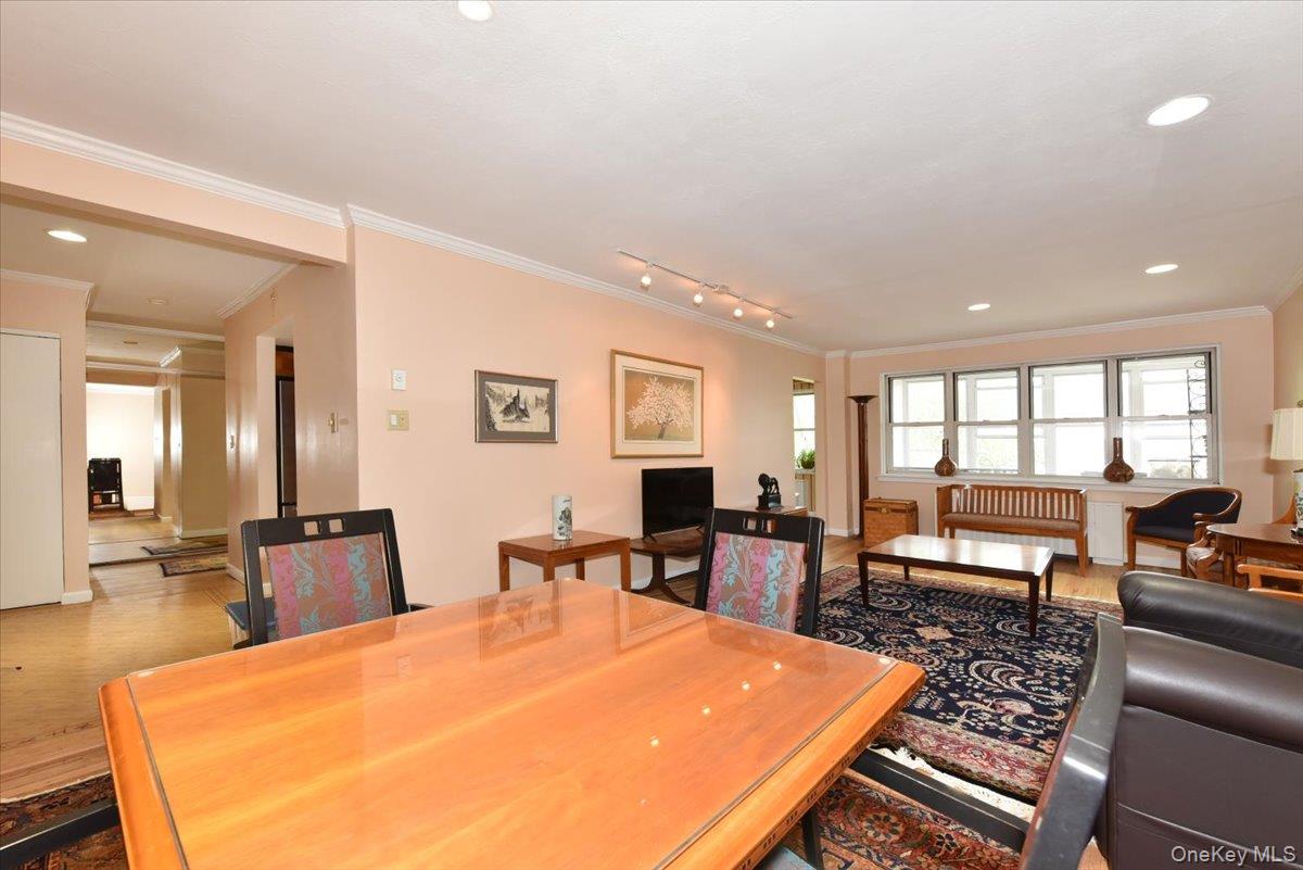 180 S MIDDLE NECK Road Unit: 3-K