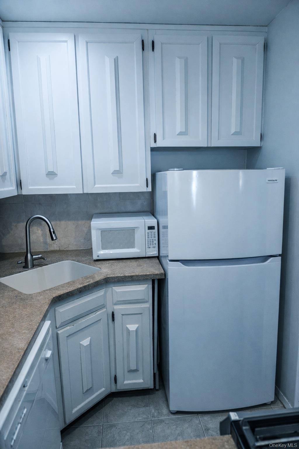 650 Shore Road Unit: 1C