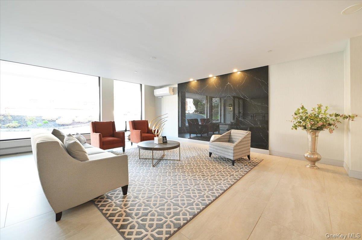 25 CANTERBURY Road Unit: 3-L