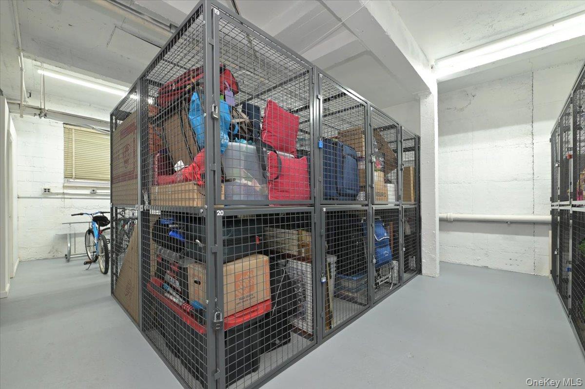 25 CANTERBURY Road Unit: 3-L