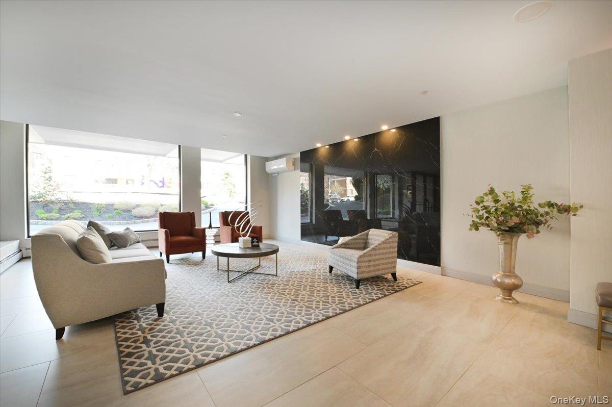 25 CANTERBURY Road Unit: 3-L