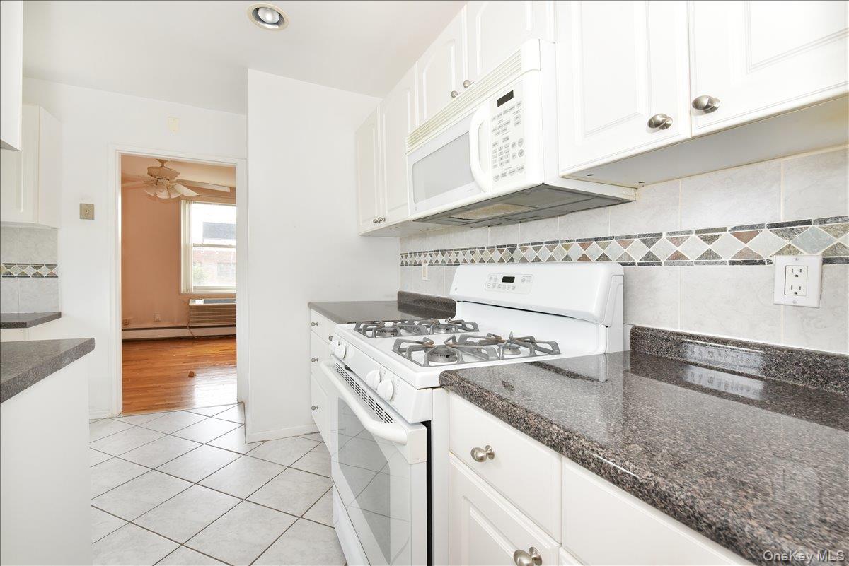 25 CANTERBURY Road Unit: 3-L