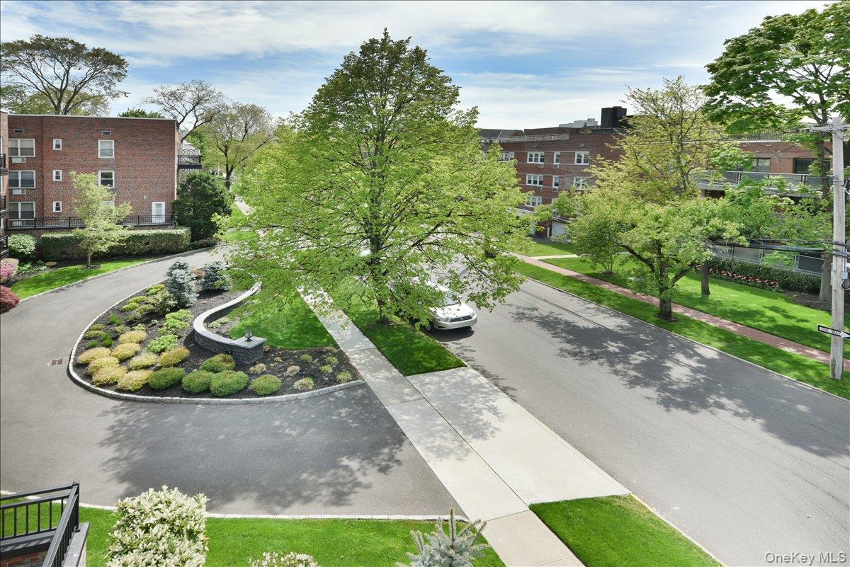 25 CANTERBURY Road Unit: 3-L