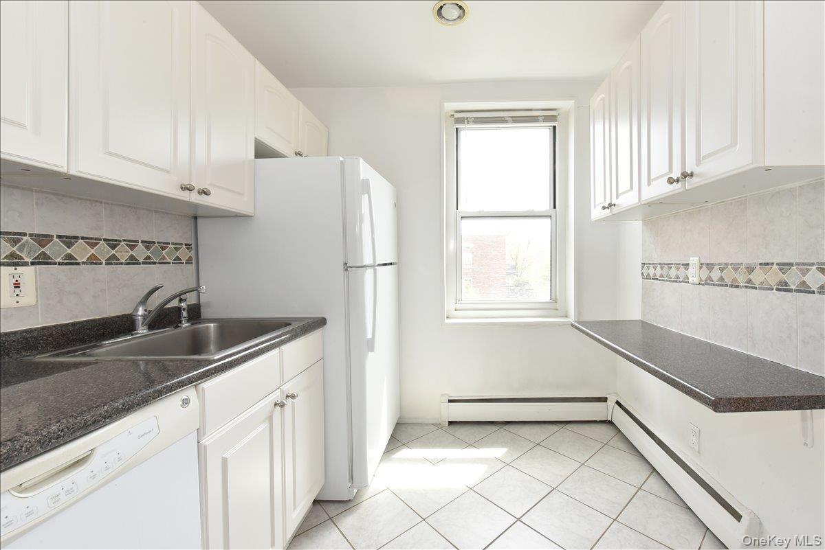 25 CANTERBURY Road Unit: 3-L