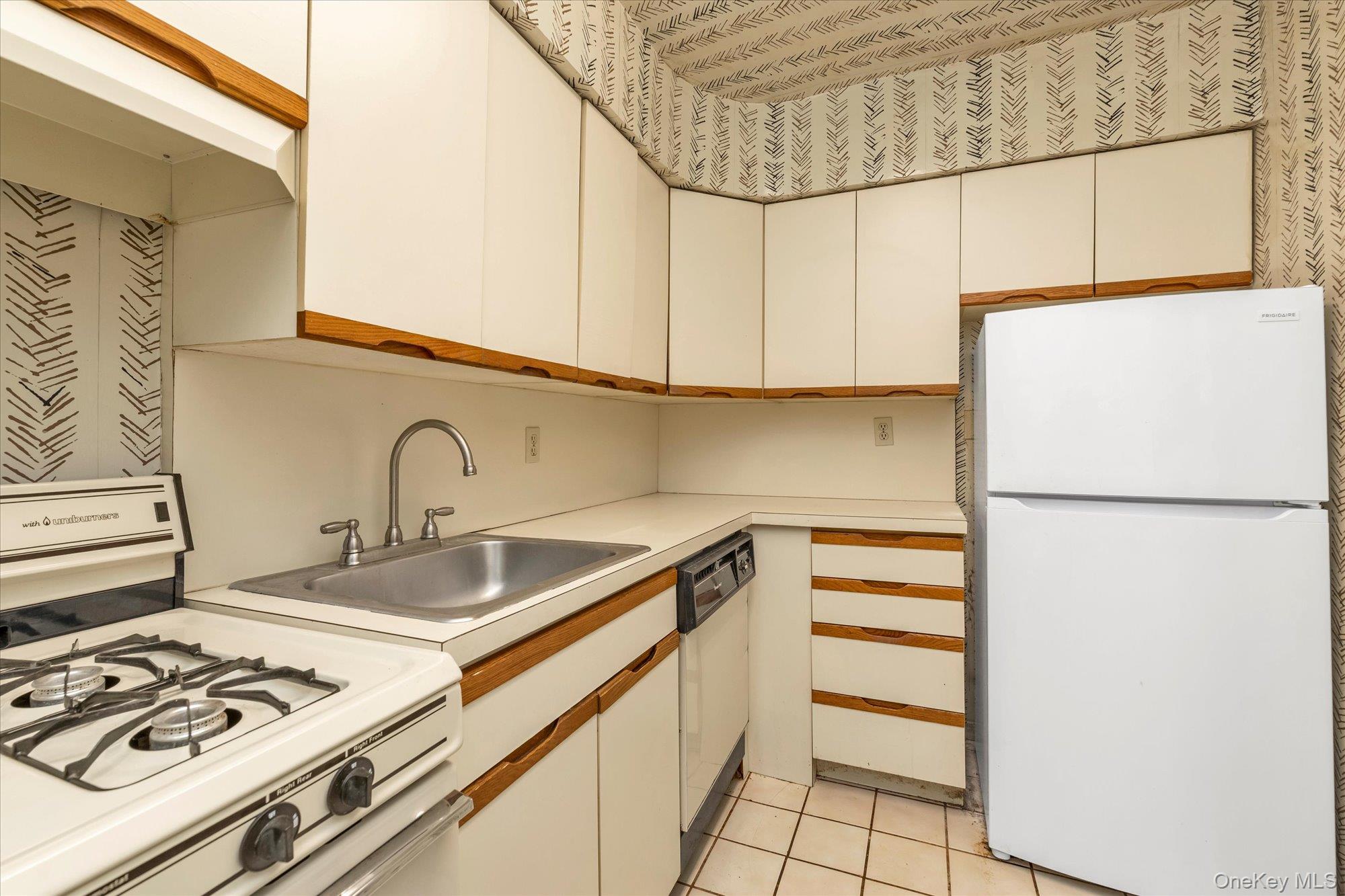 3 Edwards Street Unit: 1F