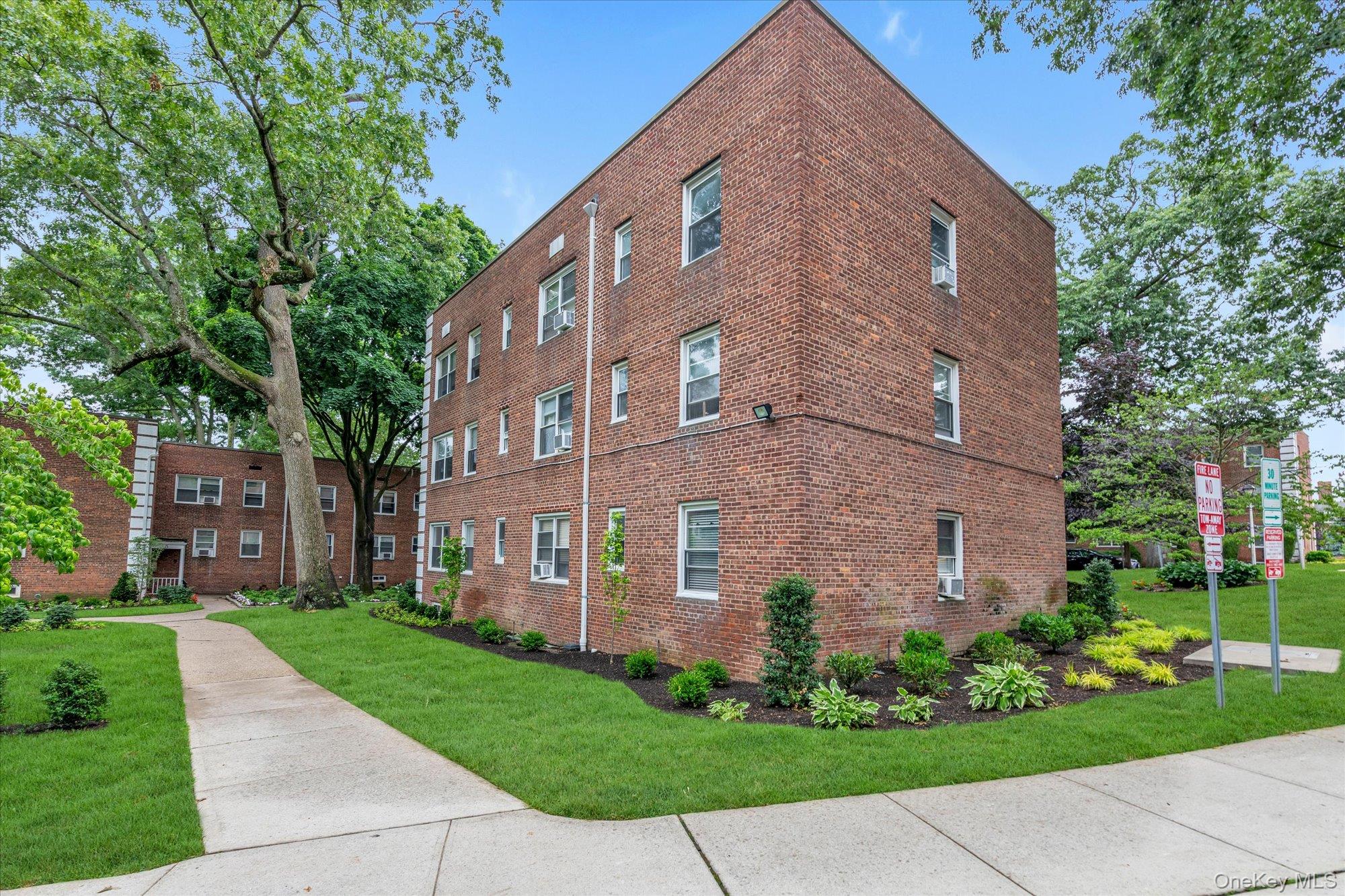 3 Edwards Street Unit: 1F