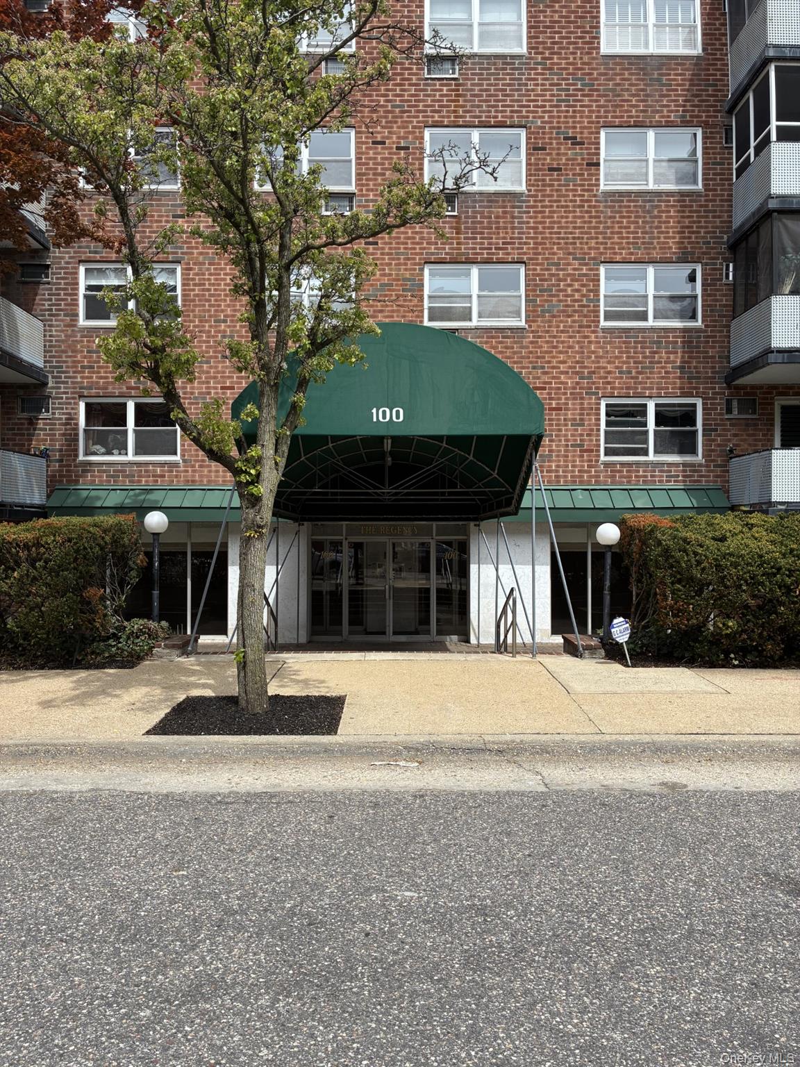 100 Lincoln Avenue Unit: 14-A