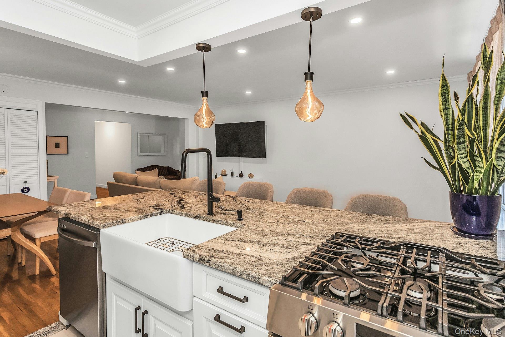 33-25 90th Street Unit: 6C