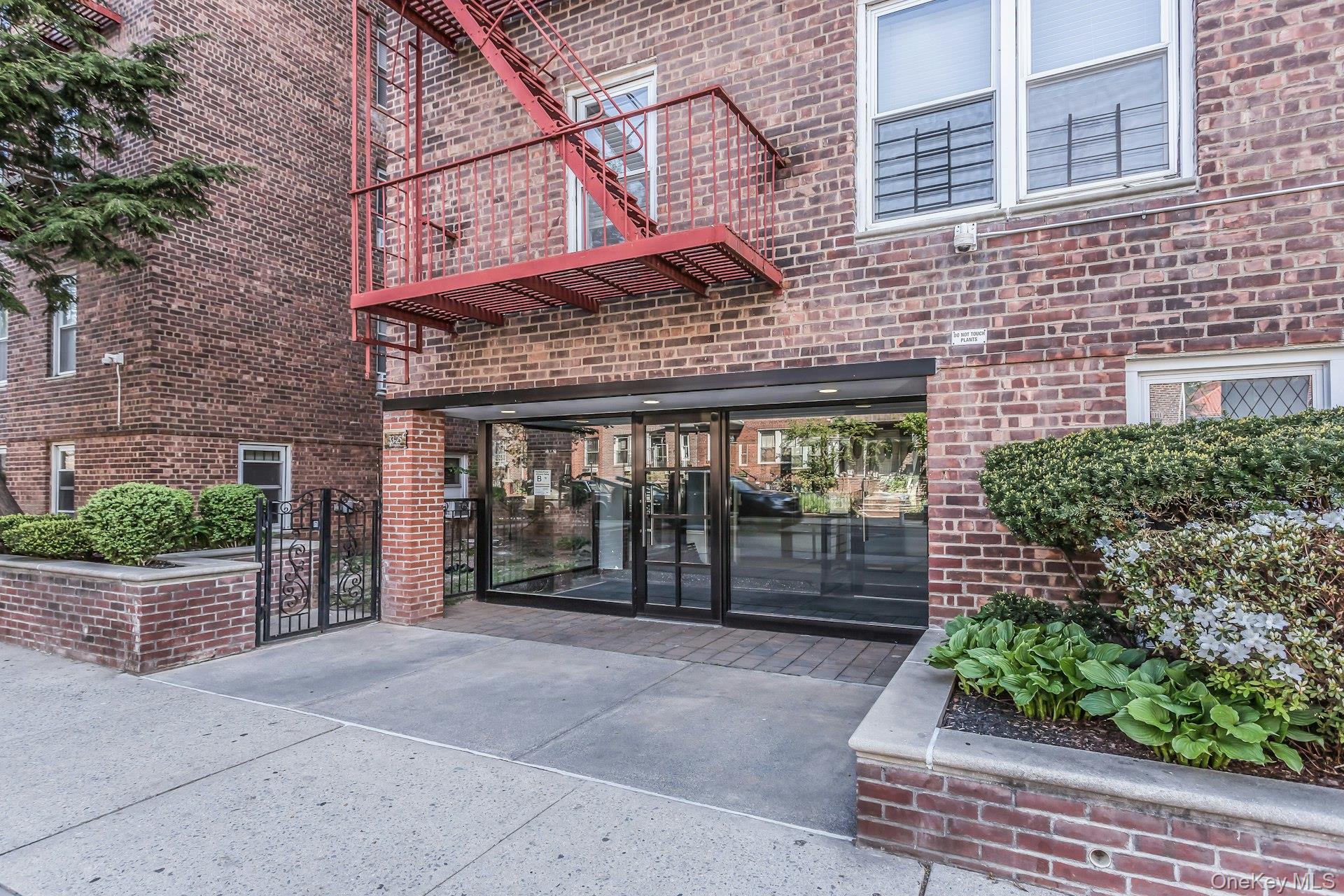 33-25 90th Street Unit: 6C