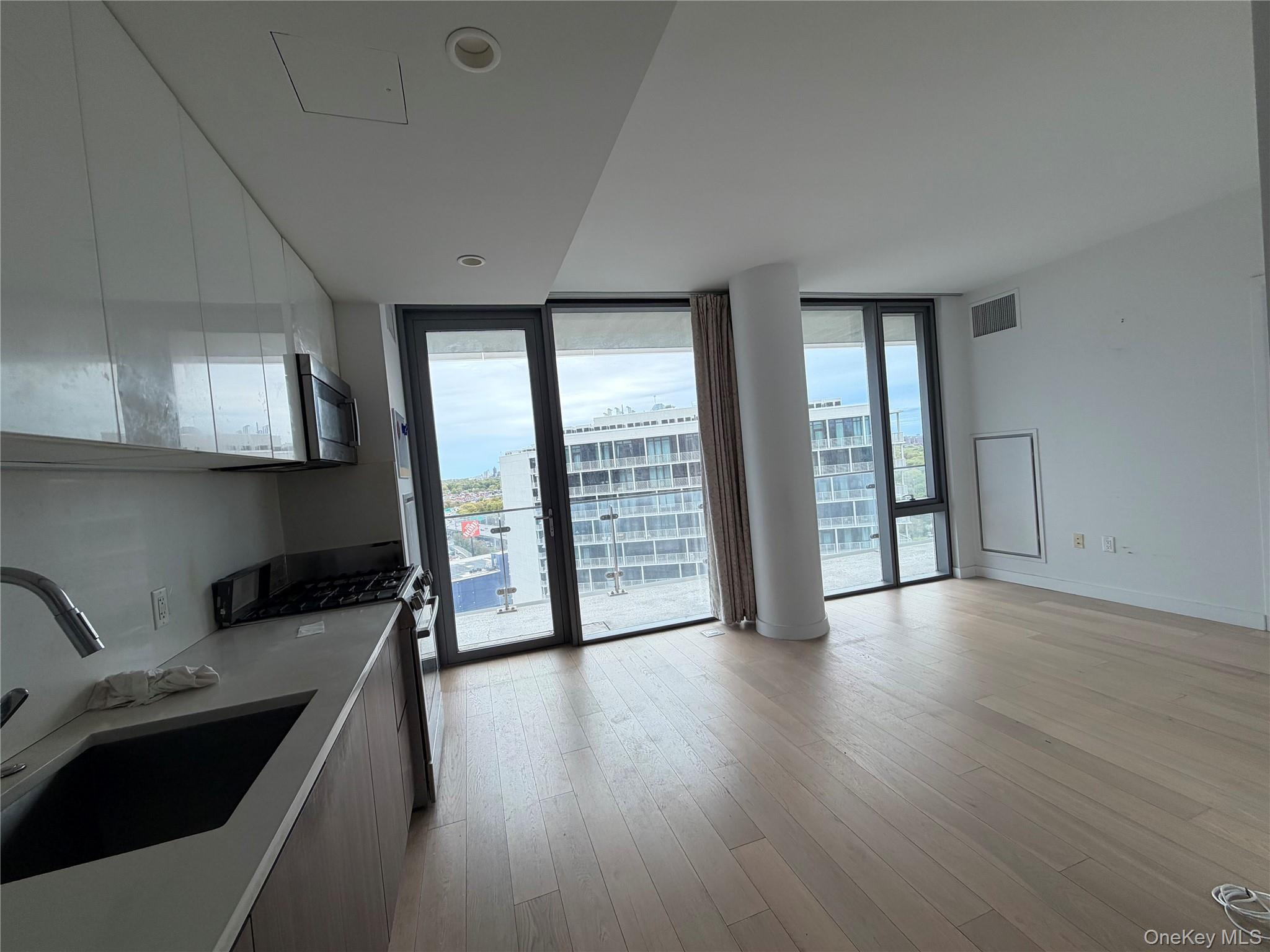 131-01 40th Road Unit: PH2P